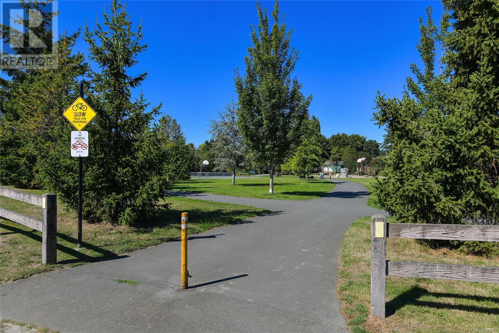 Single Family House for Sale in  Vanguard Pl Saanich 