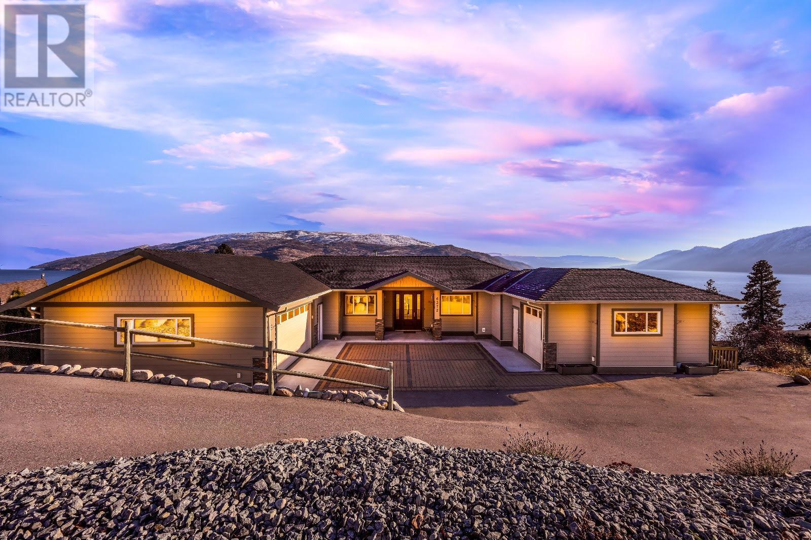 6372 Topham Place, Peachland