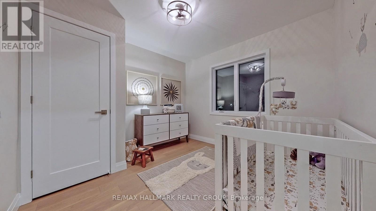 https://ddfcdn.realtor.ca/listing/TS638792816387030000/reb76/highres/0/x12059700_24.jpg