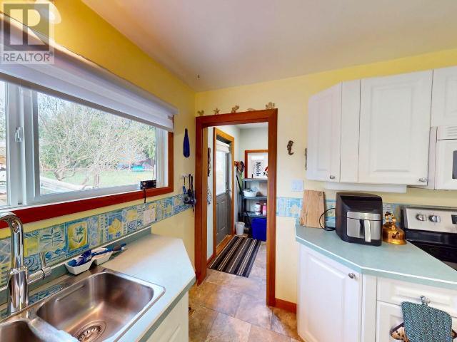 5385 EARL STREET, Texada Island