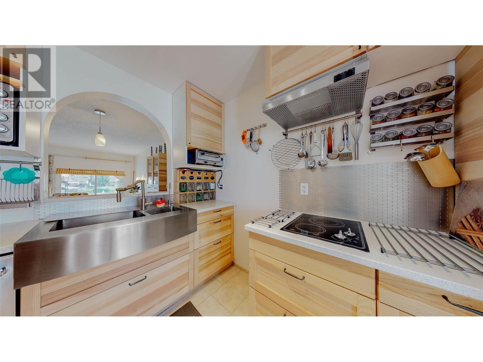 8029 VEDETTE Drive, Osoyoos