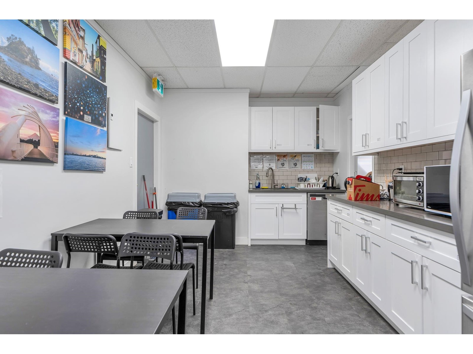 Photo 7 of 10328 Whalley Boulevard, Surrey BC