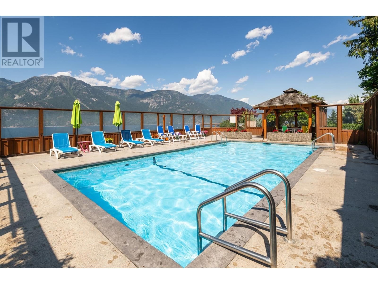 13484 & 13486 Lakeshore Drive, Boswell