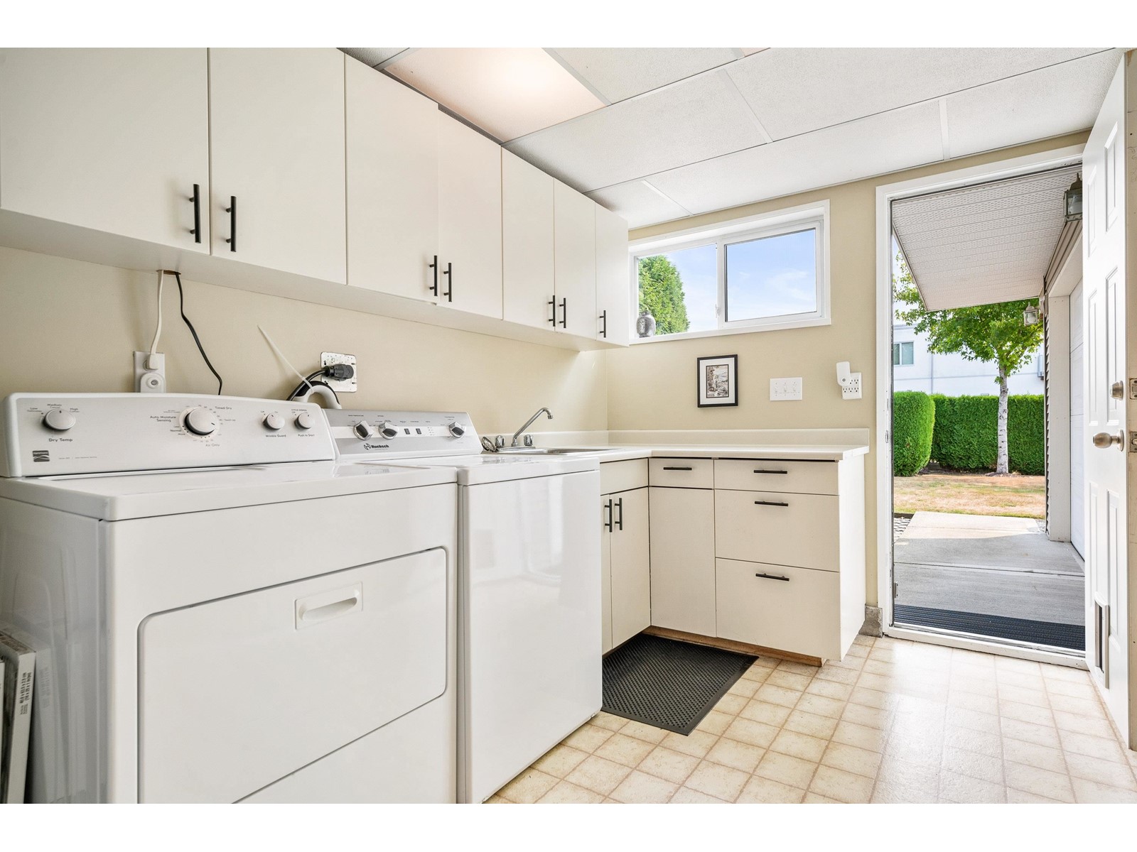 Photo 23 of 1434 Bishop Road, White Rock BC