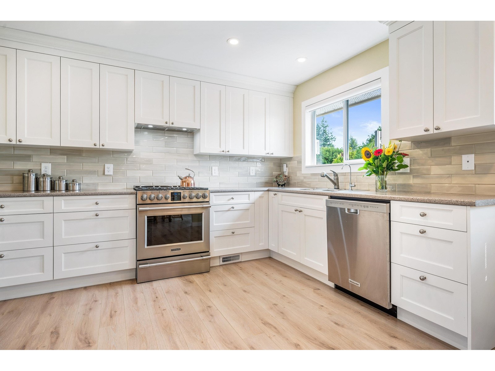 Photo 7 of 1434 Bishop Road, White Rock BC