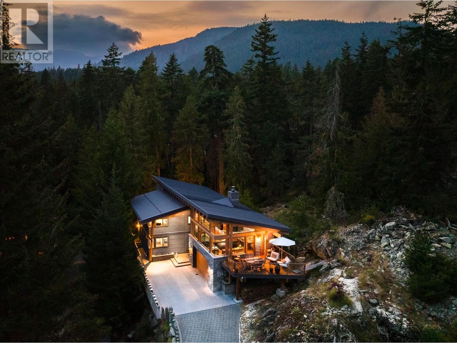 9557 EMERALD DRIVE, Whistler real estate listing R2953197