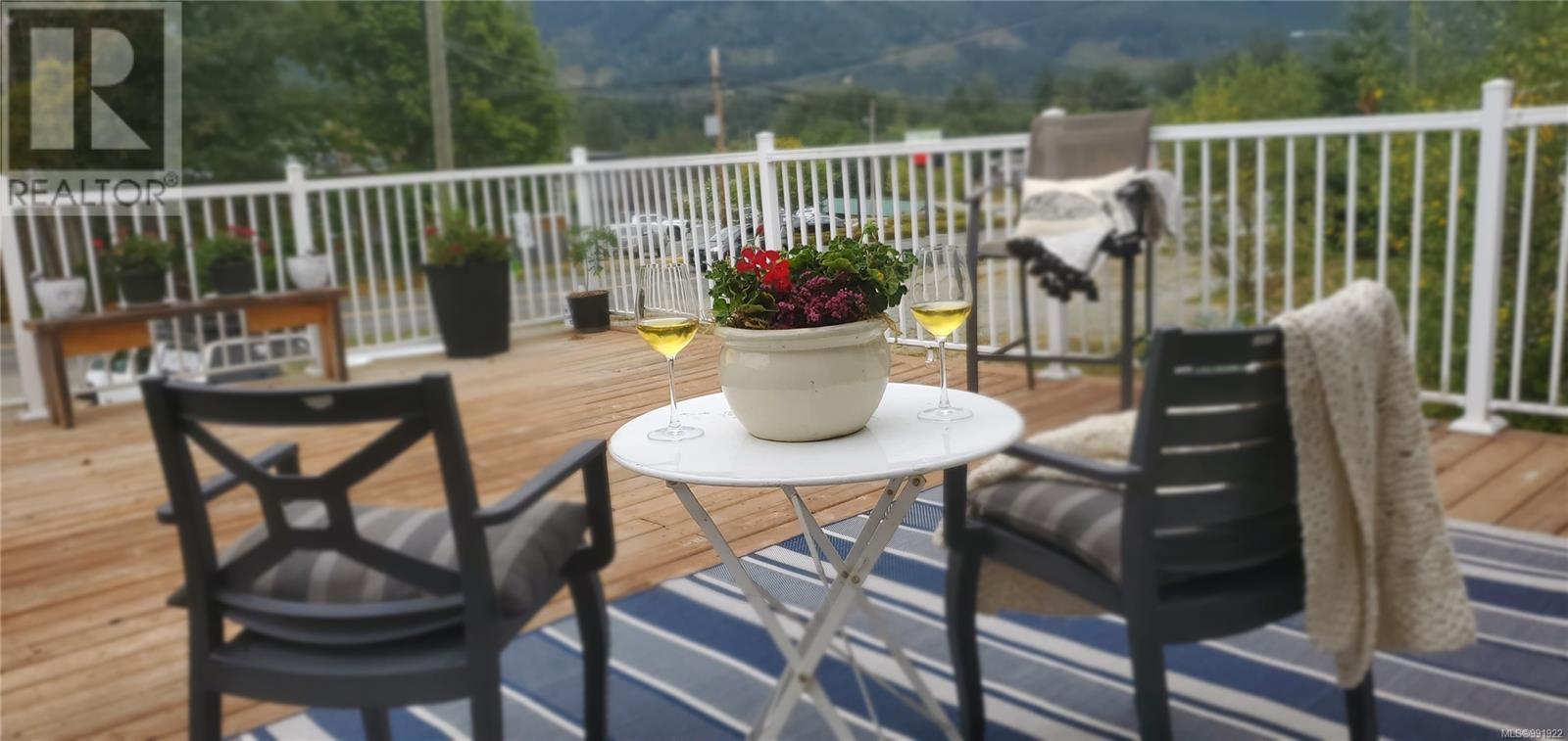 332 South Shore Rd, Lake Cowichan