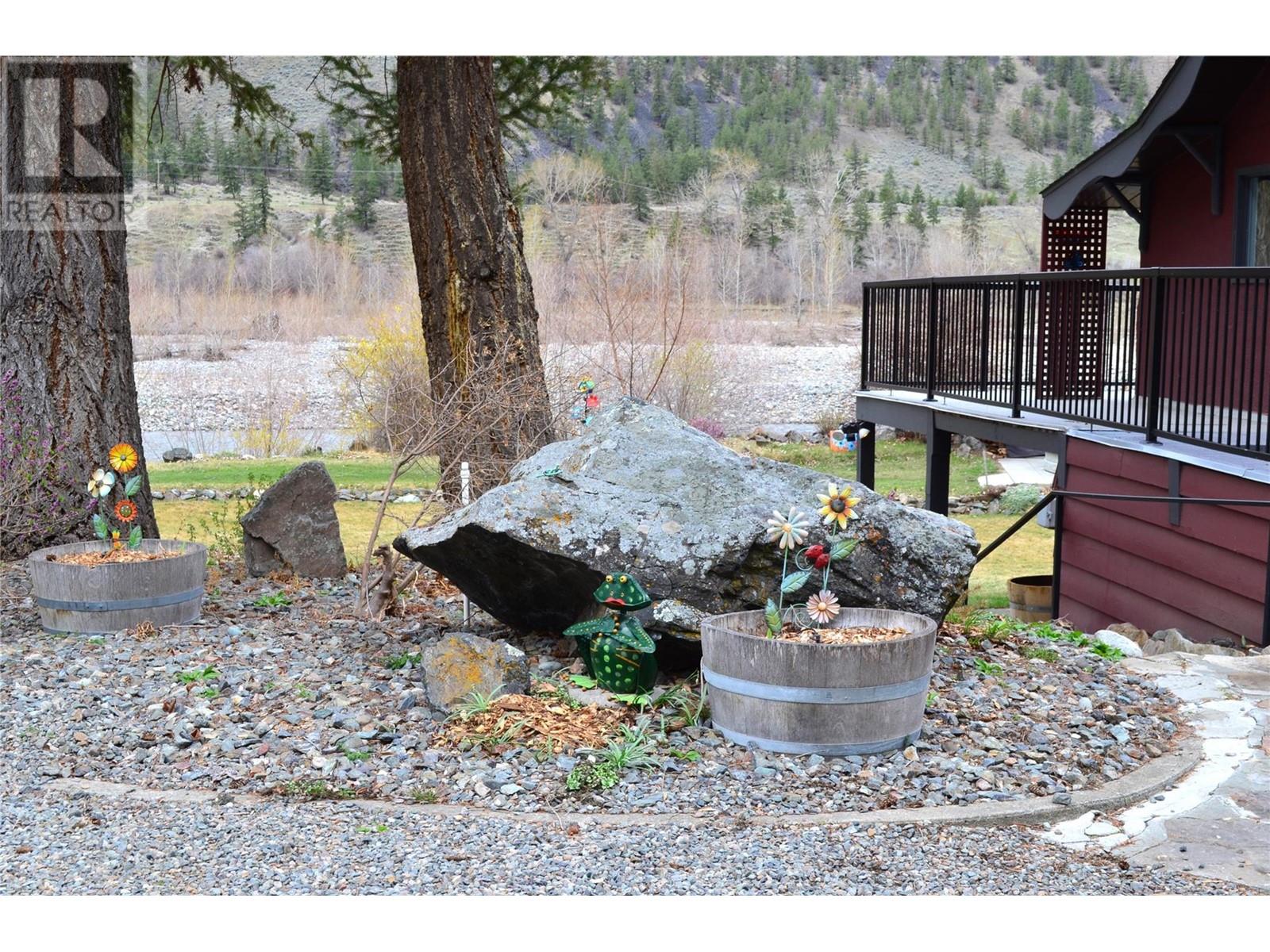 4 4354 Hwy 3 Highway, Keremeos
