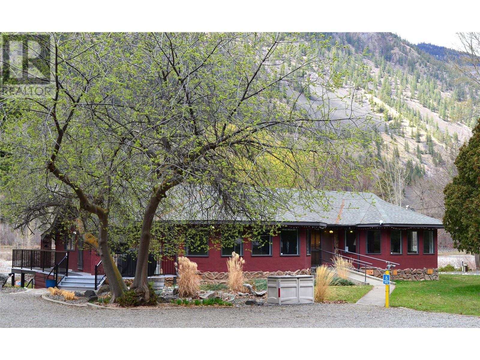 4 4354 Hwy 3 Highway, Keremeos