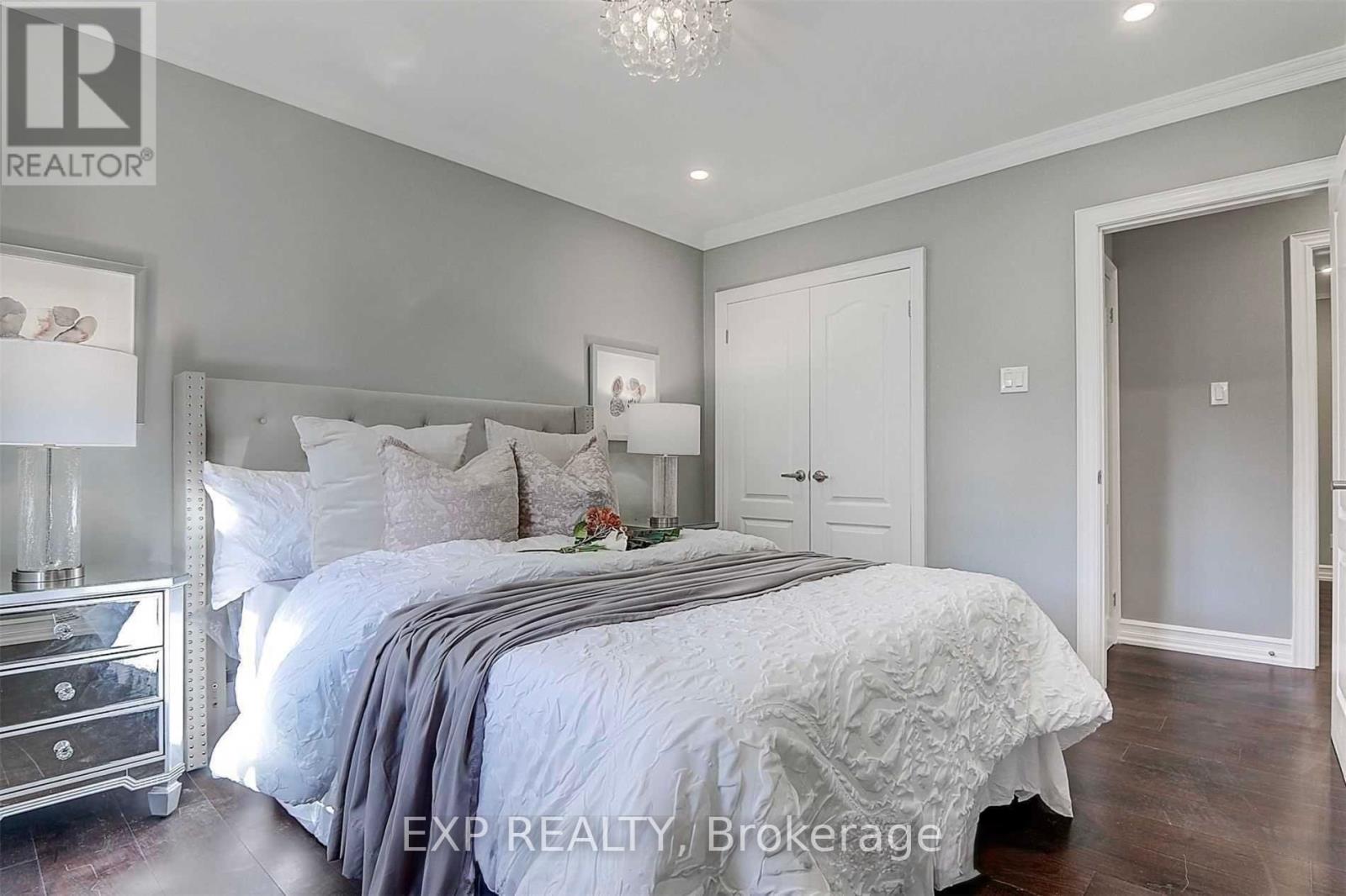 Photo 11 of 88 Riverglen Drive, Georgina ON
