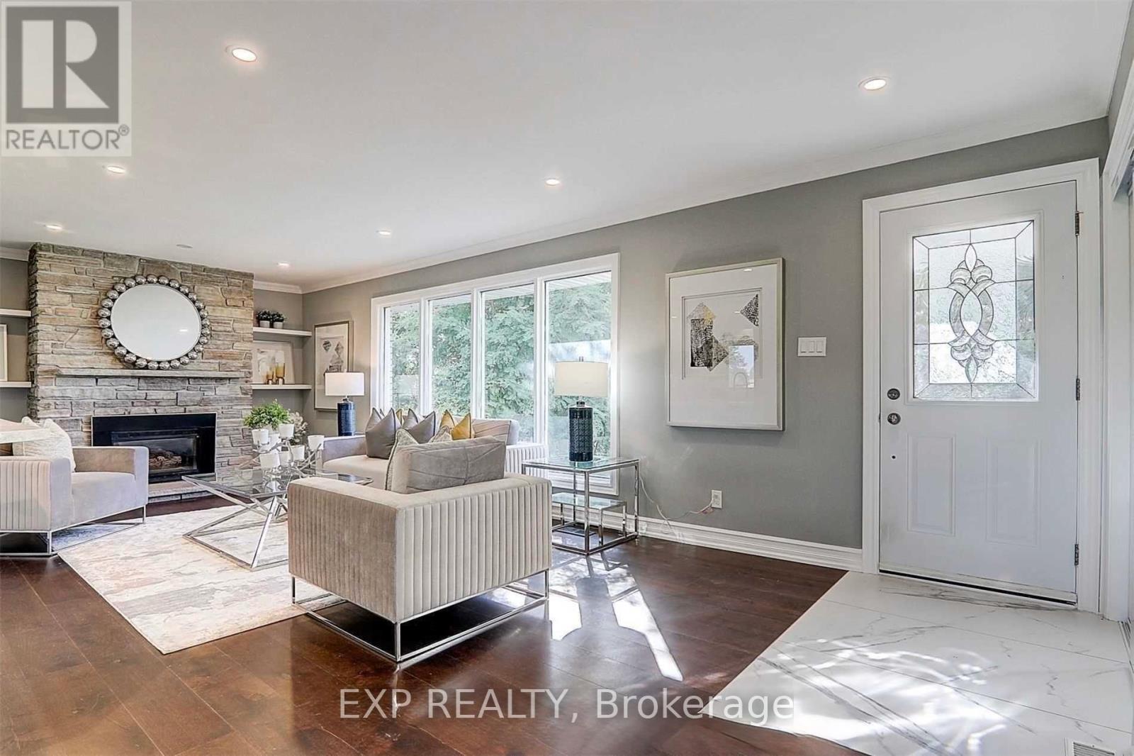 Photo 2 of 88 Riverglen Drive, Georgina ON