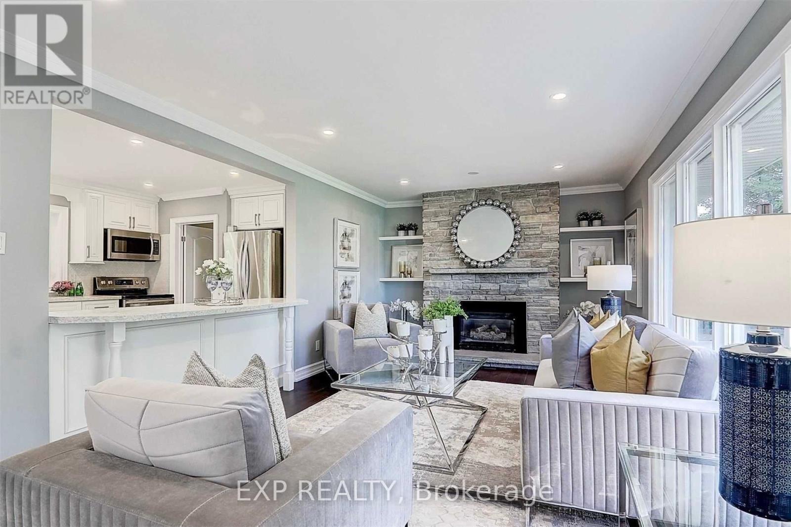 Photo 4 of 88 Riverglen Drive, Georgina ON