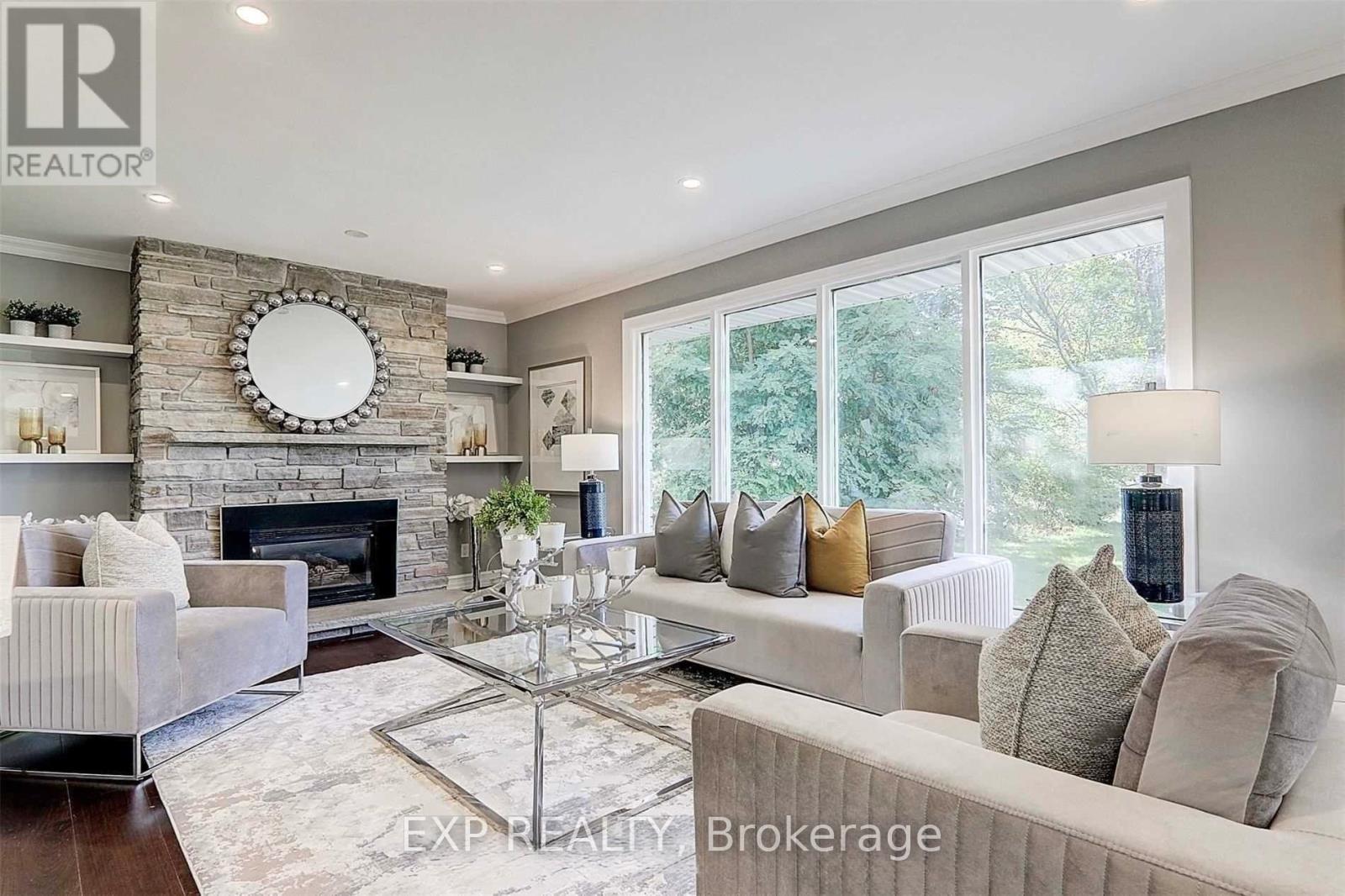 Photo 5 of 88 Riverglen Drive, Georgina ON