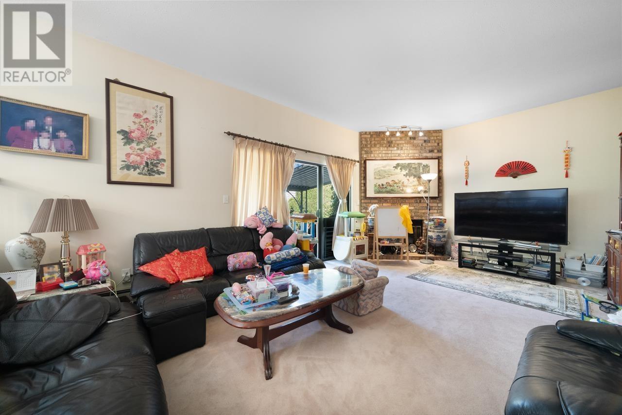 Photo 10 of 8008 Woodhurst Drive, Burnaby BC