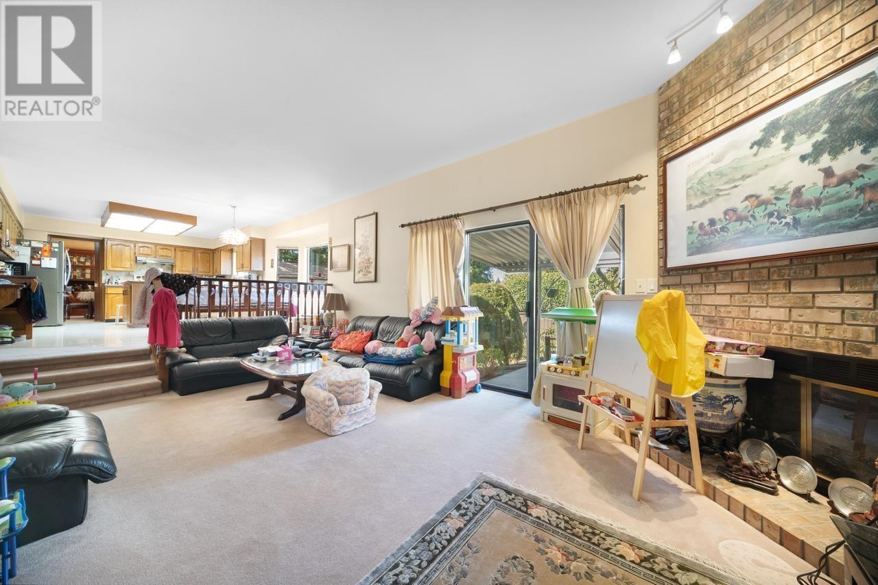 Photo 7 of 8008 Woodhurst Drive, Burnaby BC