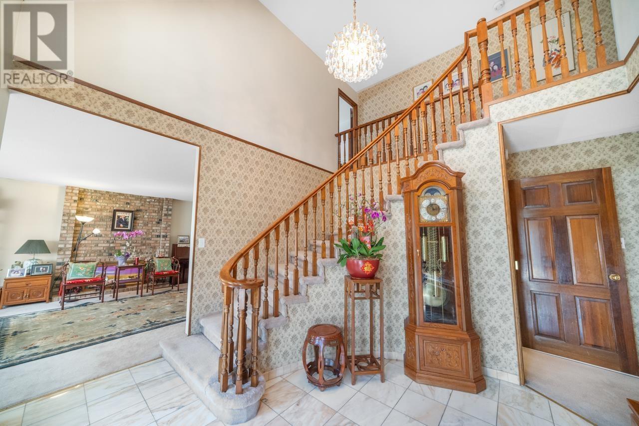 Photo 4 of 8008 Woodhurst Drive, Burnaby BC