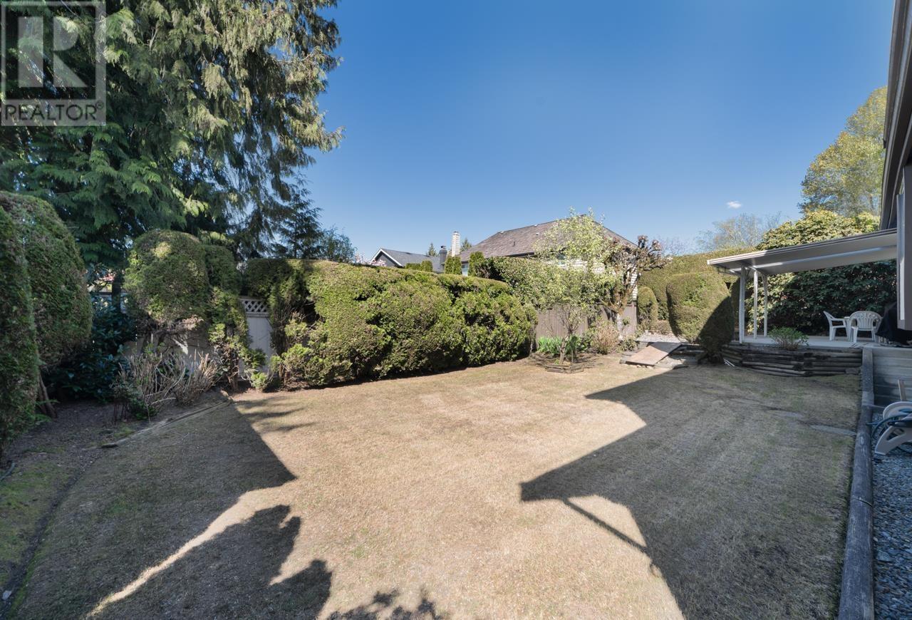 Photo 18 of 8008 Woodhurst Drive, Burnaby BC