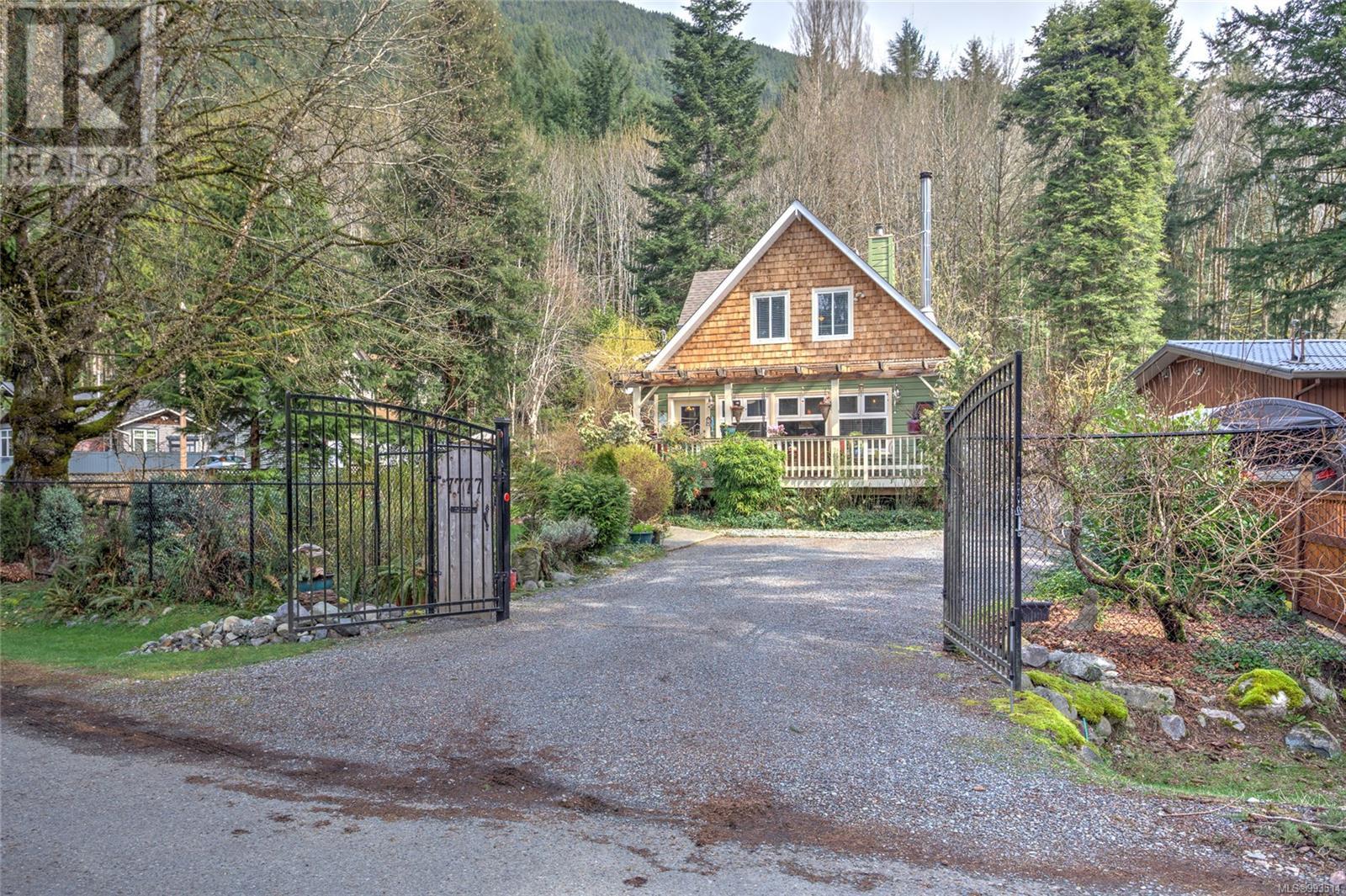 Photo 2 of 7777 Sunset Dr, Lake Cowichan BC