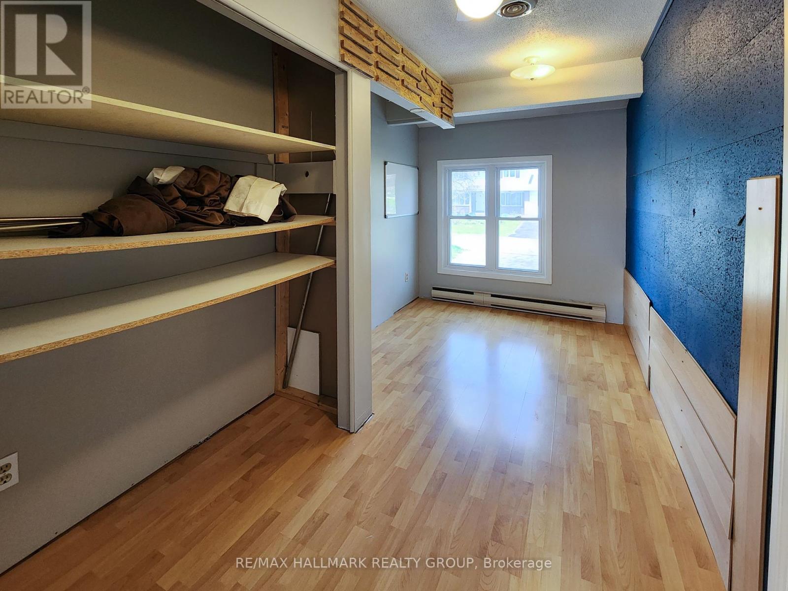 Photo 10 of 14 Roberta Crescent, Ottawa ON