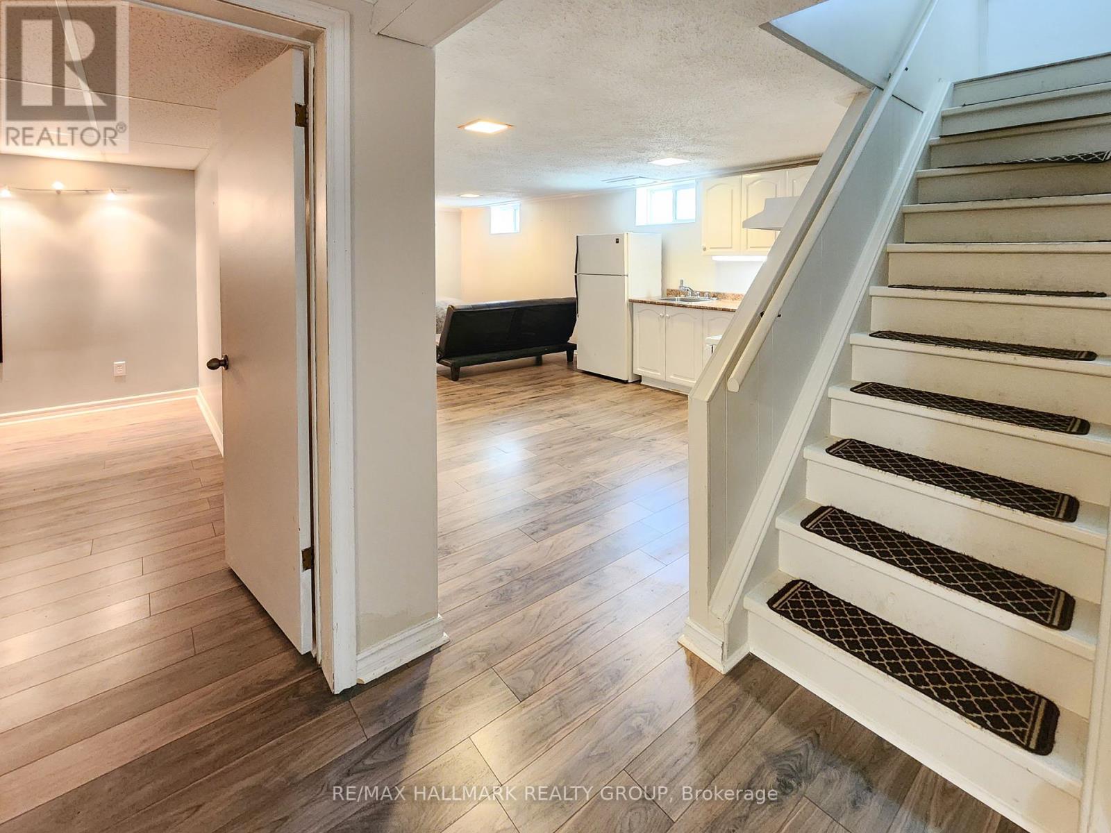 Photo 3 of 14 Roberta Crescent, Ottawa ON