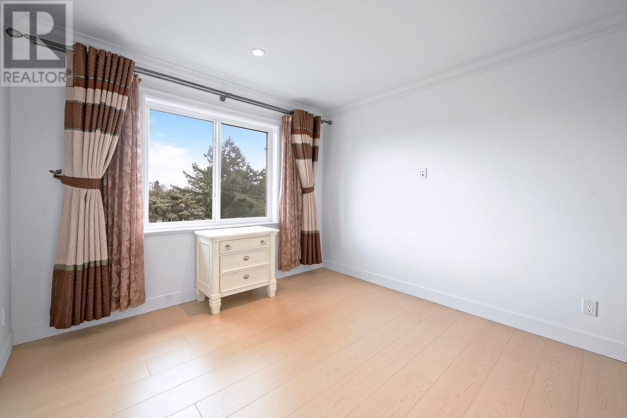 Photo 13 of 4637 Buxton Court, Burnaby BC