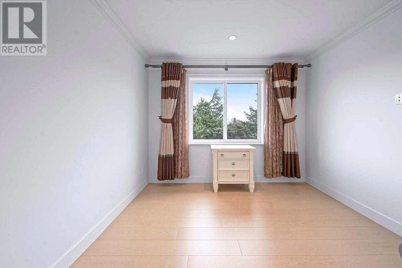 Photo 14 of 4637 Buxton Court, Burnaby BC
