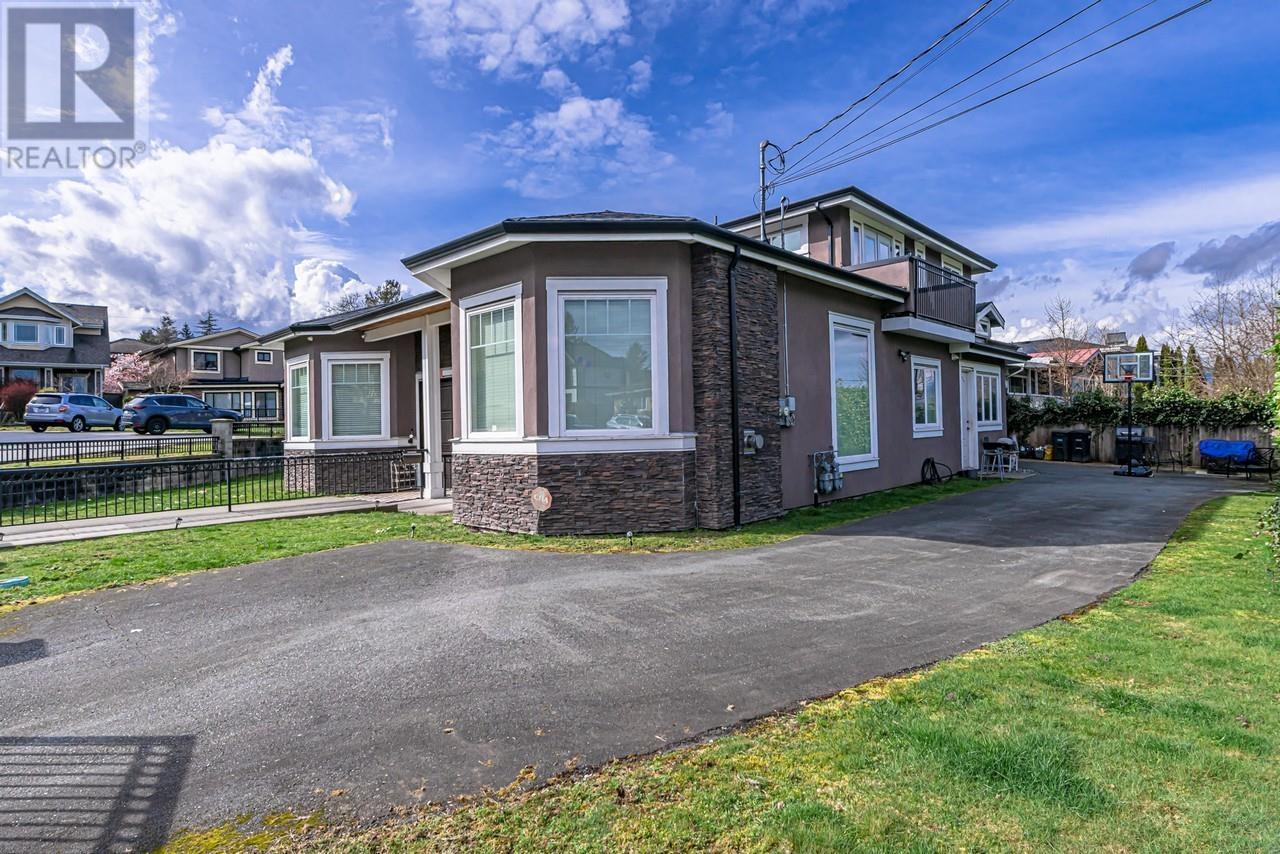 Photo 2 of 4637 Buxton Court, Burnaby BC