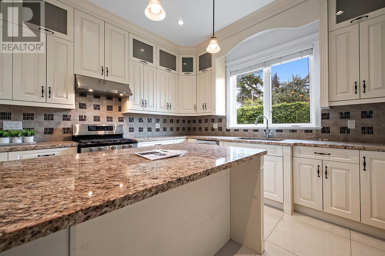 Photo 7 of 4637 Buxton Court, Burnaby BC
