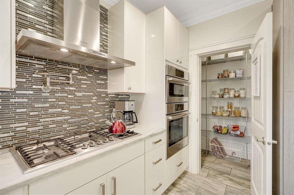 13668 NORTH BLUFF ROAD, White Rock real estate listing R2985147