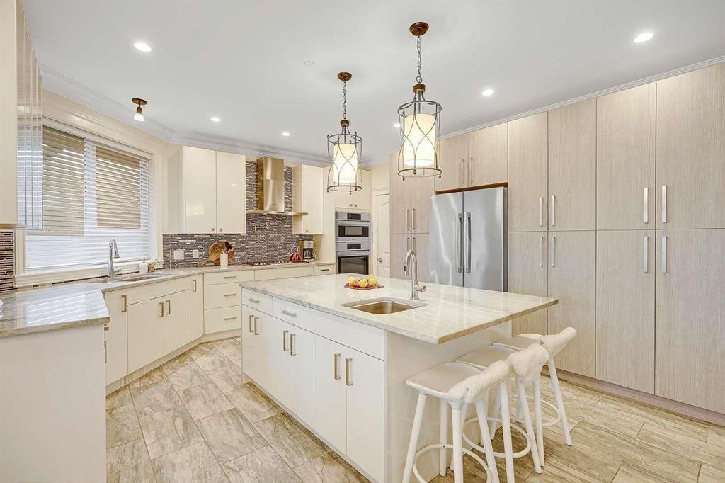 13668 NORTH BLUFF ROAD, White Rock real estate listing R2985147