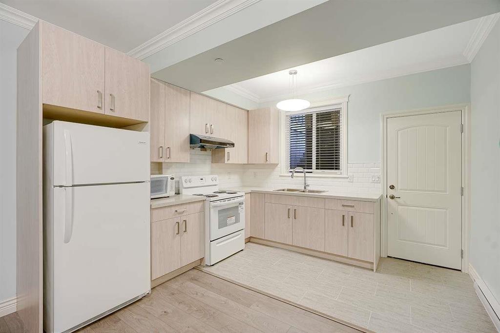 13668 NORTH BLUFF ROAD, White Rock real estate listing R2985147