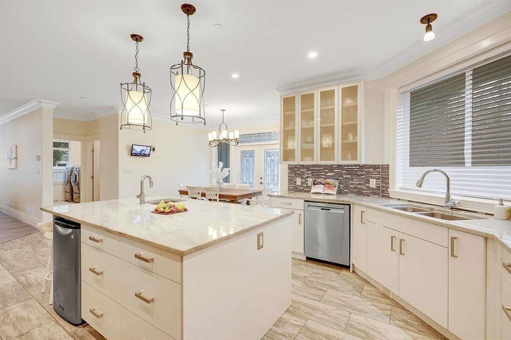 13668 NORTH BLUFF ROAD, White Rock real estate listing R2985147