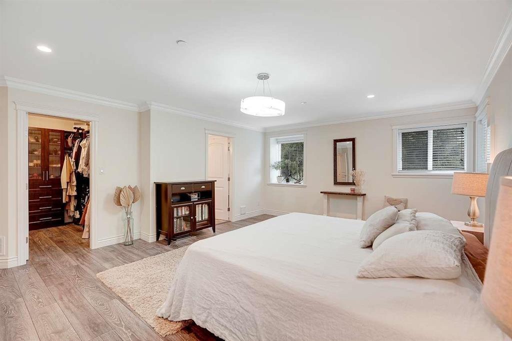13668 NORTH BLUFF ROAD, White Rock real estate listing R2985147