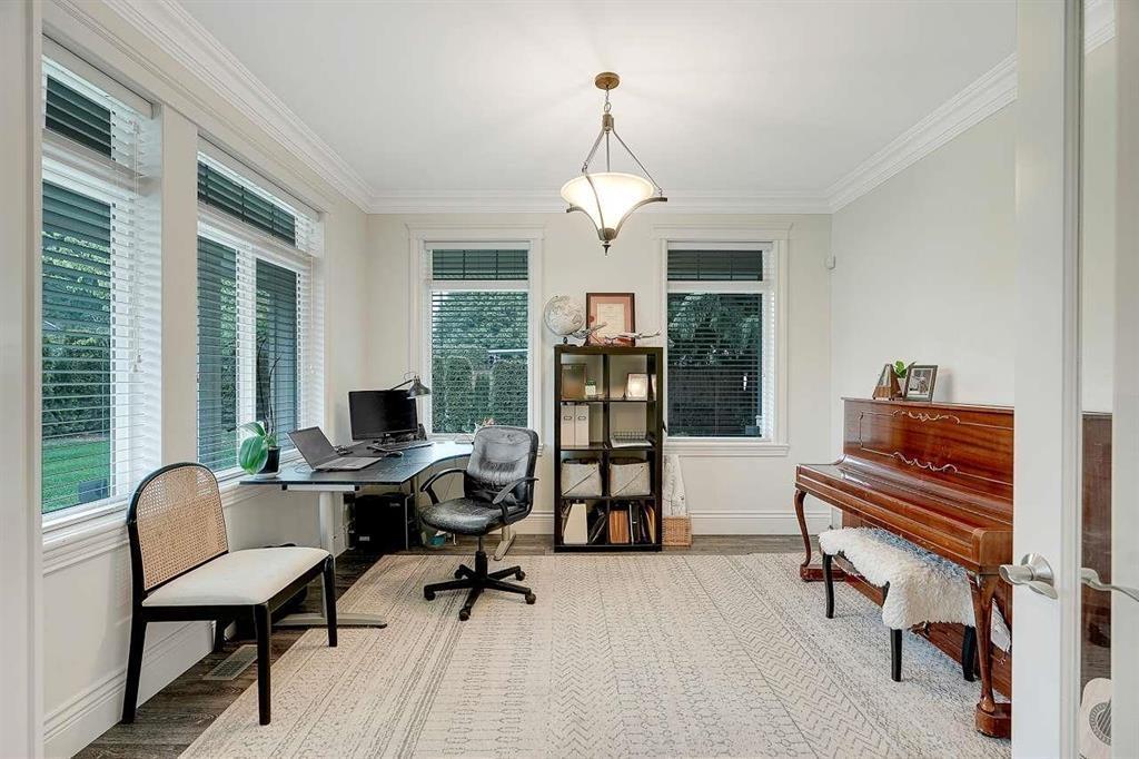 13668 NORTH BLUFF ROAD, White Rock real estate listing R2985147