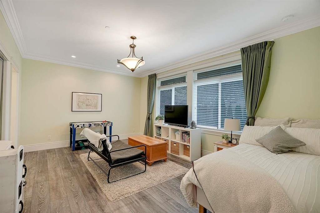 13668 NORTH BLUFF ROAD, White Rock real estate listing R2985147