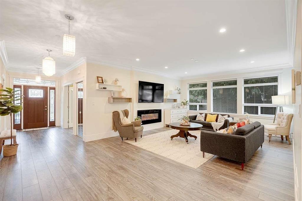 13668 NORTH BLUFF ROAD, White Rock real estate listing for sale