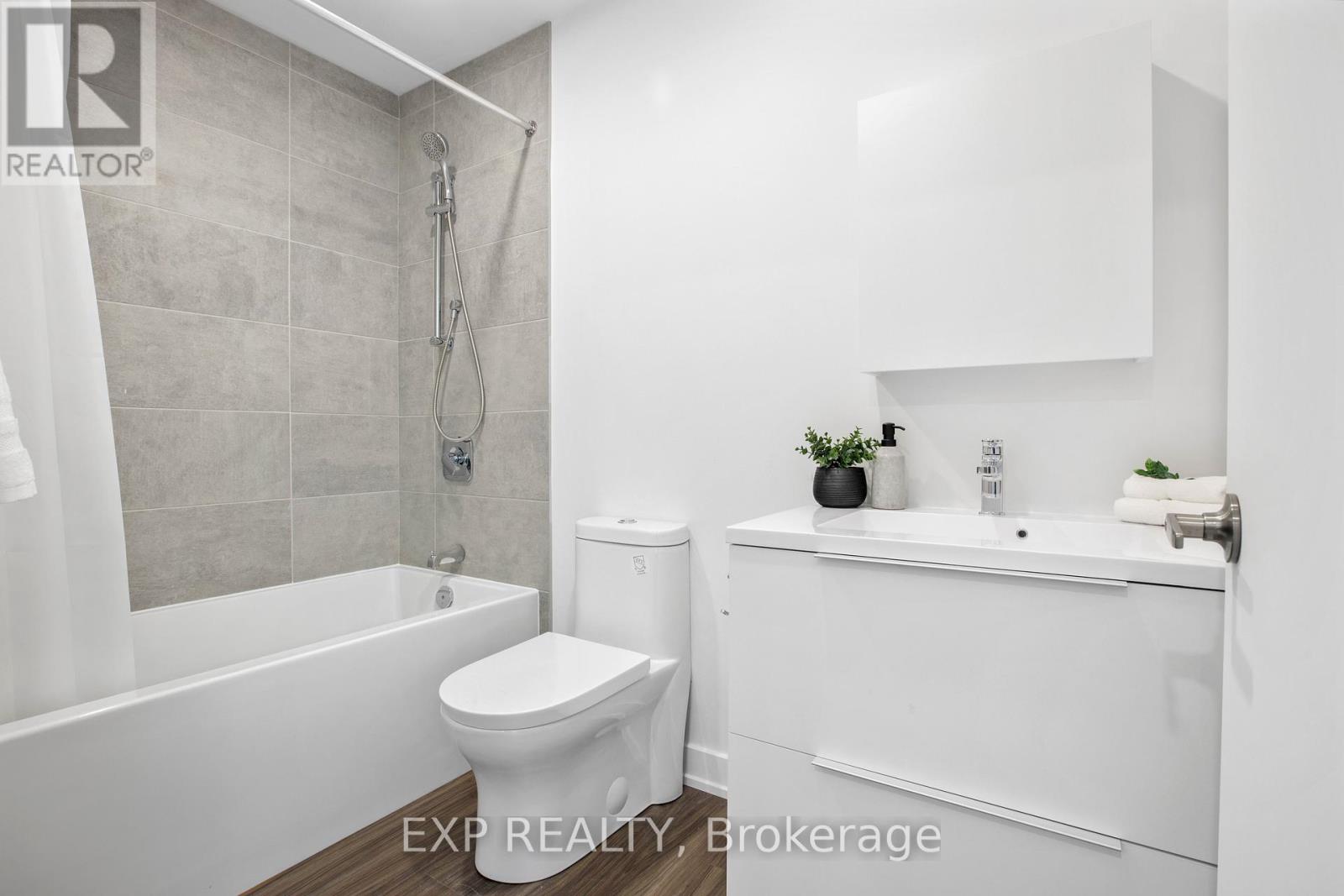 Photo 11 of 714 1366 Carling Avenue, Ottawa ON