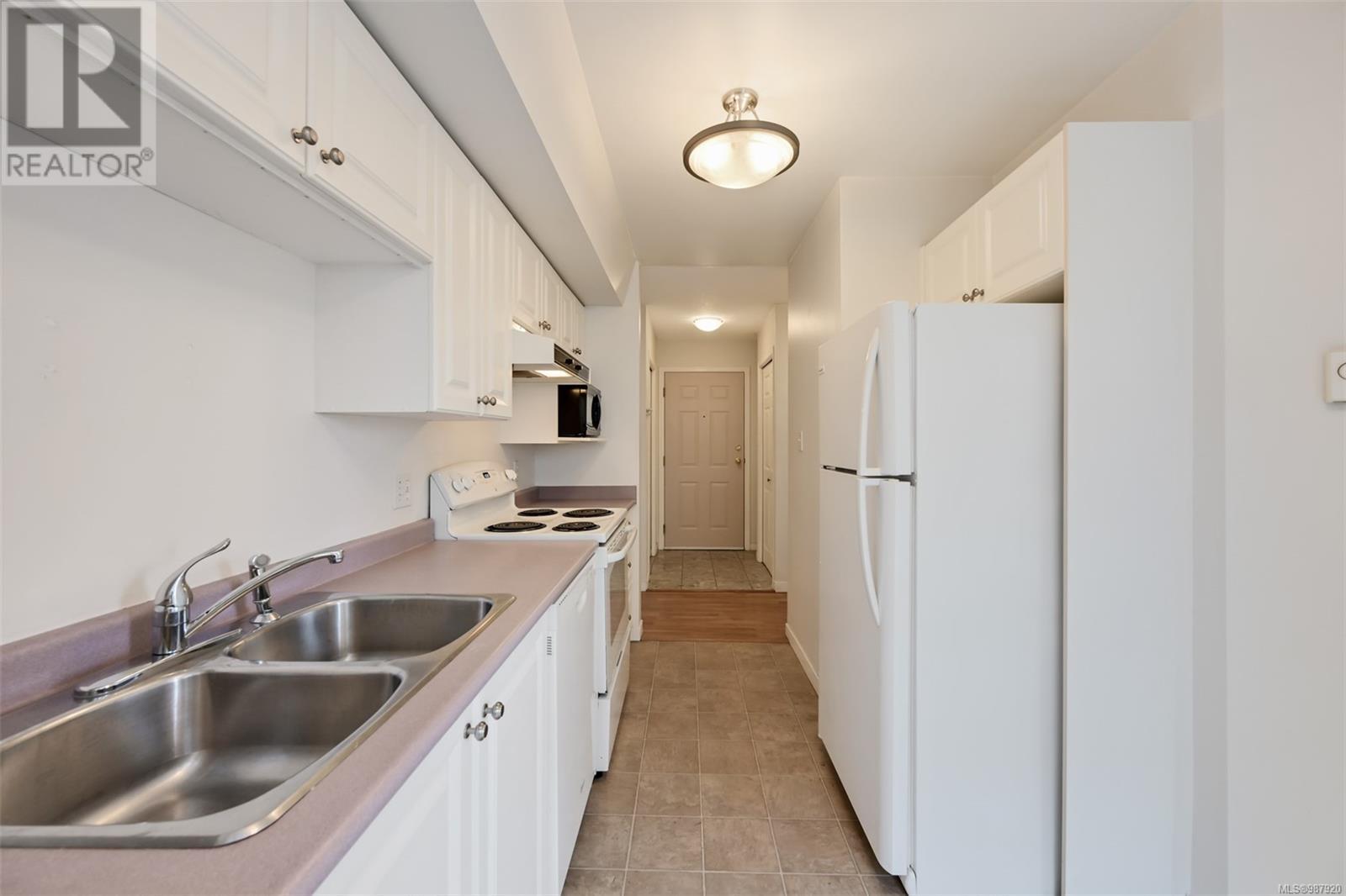 203 1710 Fort Street, Victoria