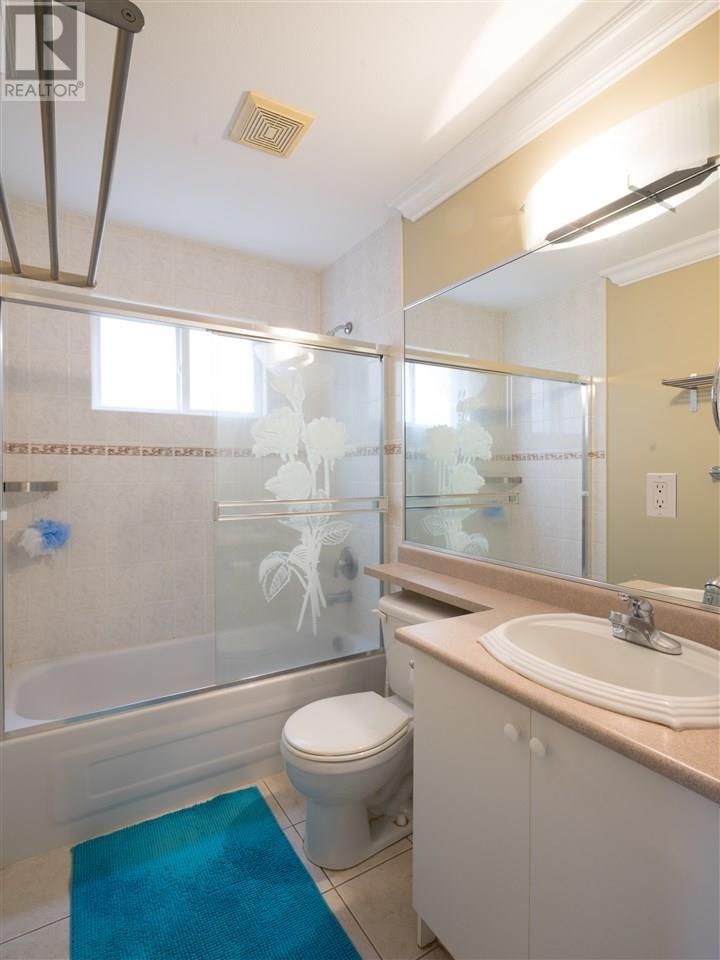 2052 WESTVIEW DRIVE, North Vancouver