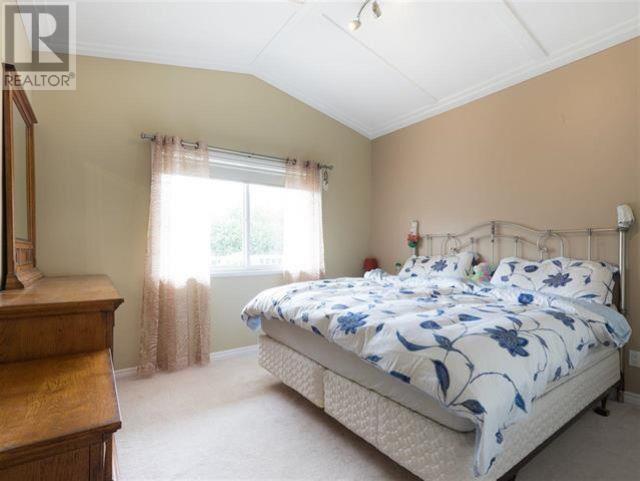 2052 WESTVIEW DRIVE, North Vancouver
