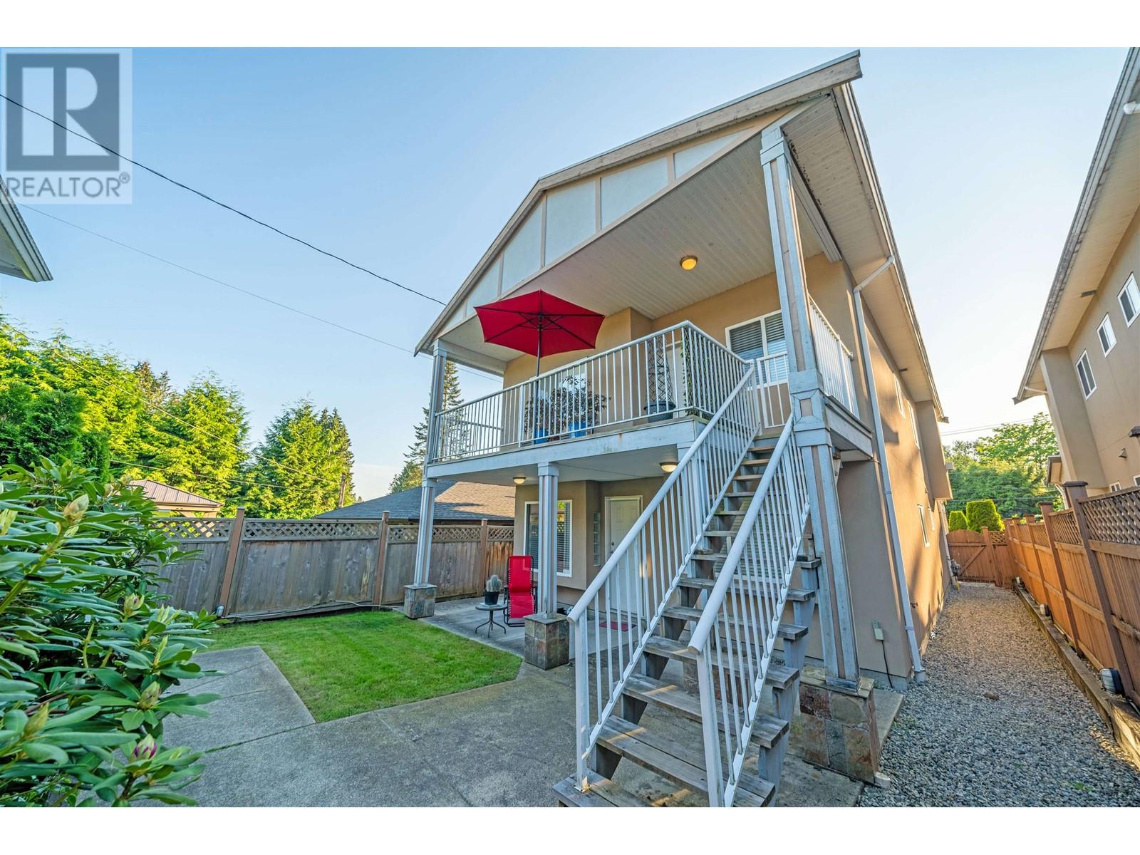 2052 WESTVIEW DRIVE, North Vancouver