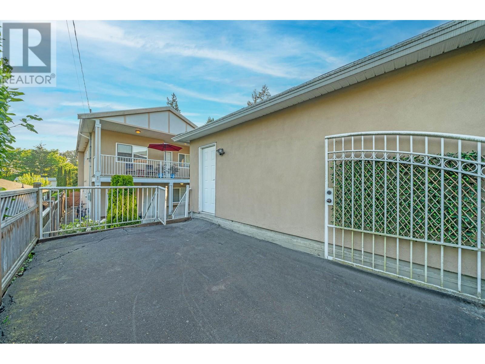2052 WESTVIEW DRIVE, North Vancouver