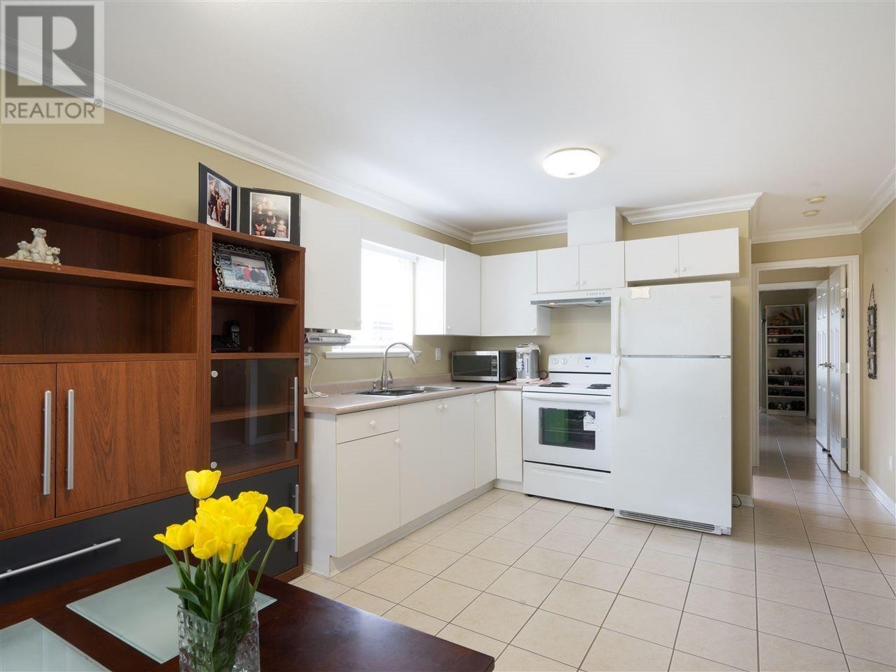 2052 WESTVIEW DRIVE, North Vancouver