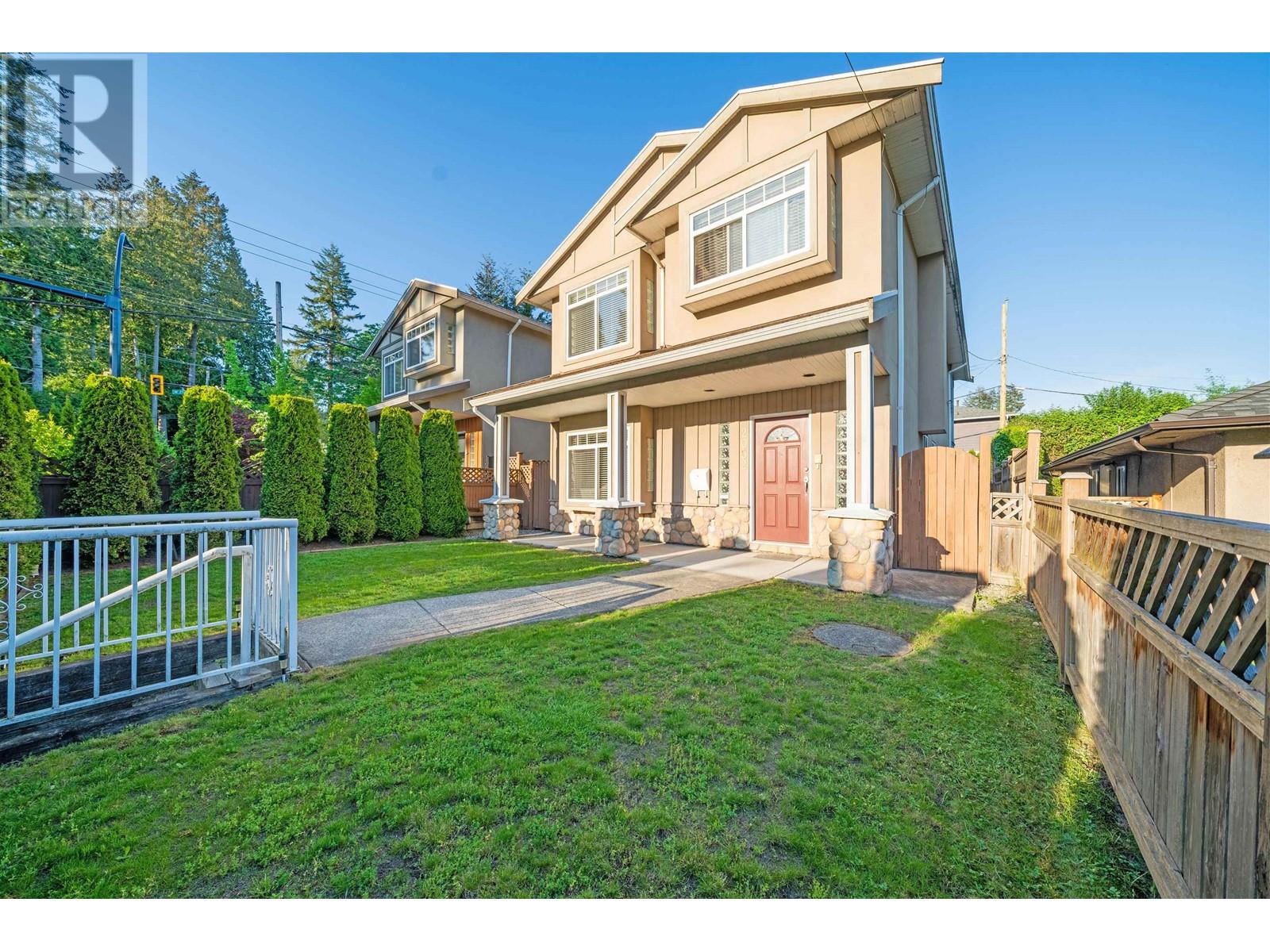 2052 WESTVIEW DRIVE, North Vancouver
