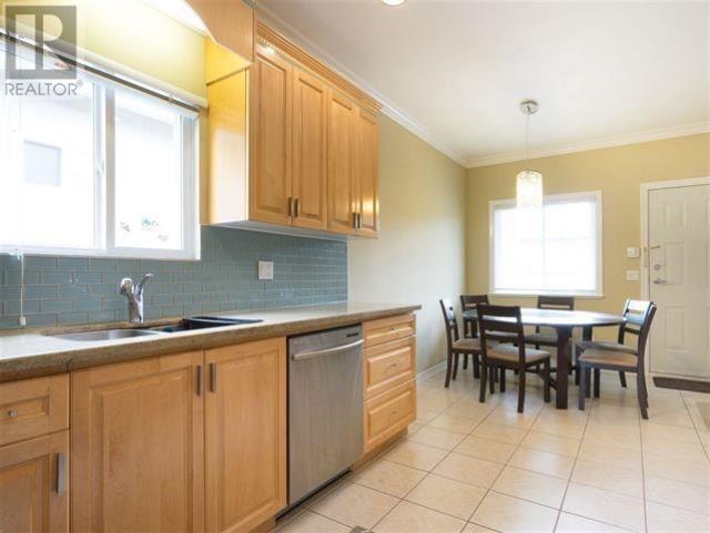 2052 WESTVIEW DRIVE, North Vancouver