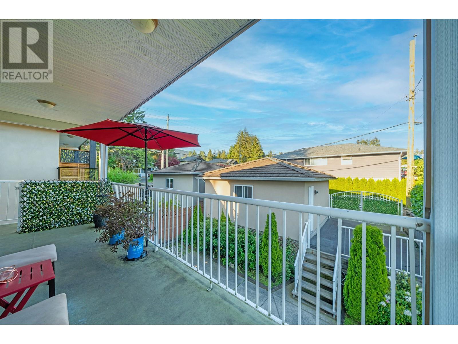 2052 WESTVIEW DRIVE, North Vancouver