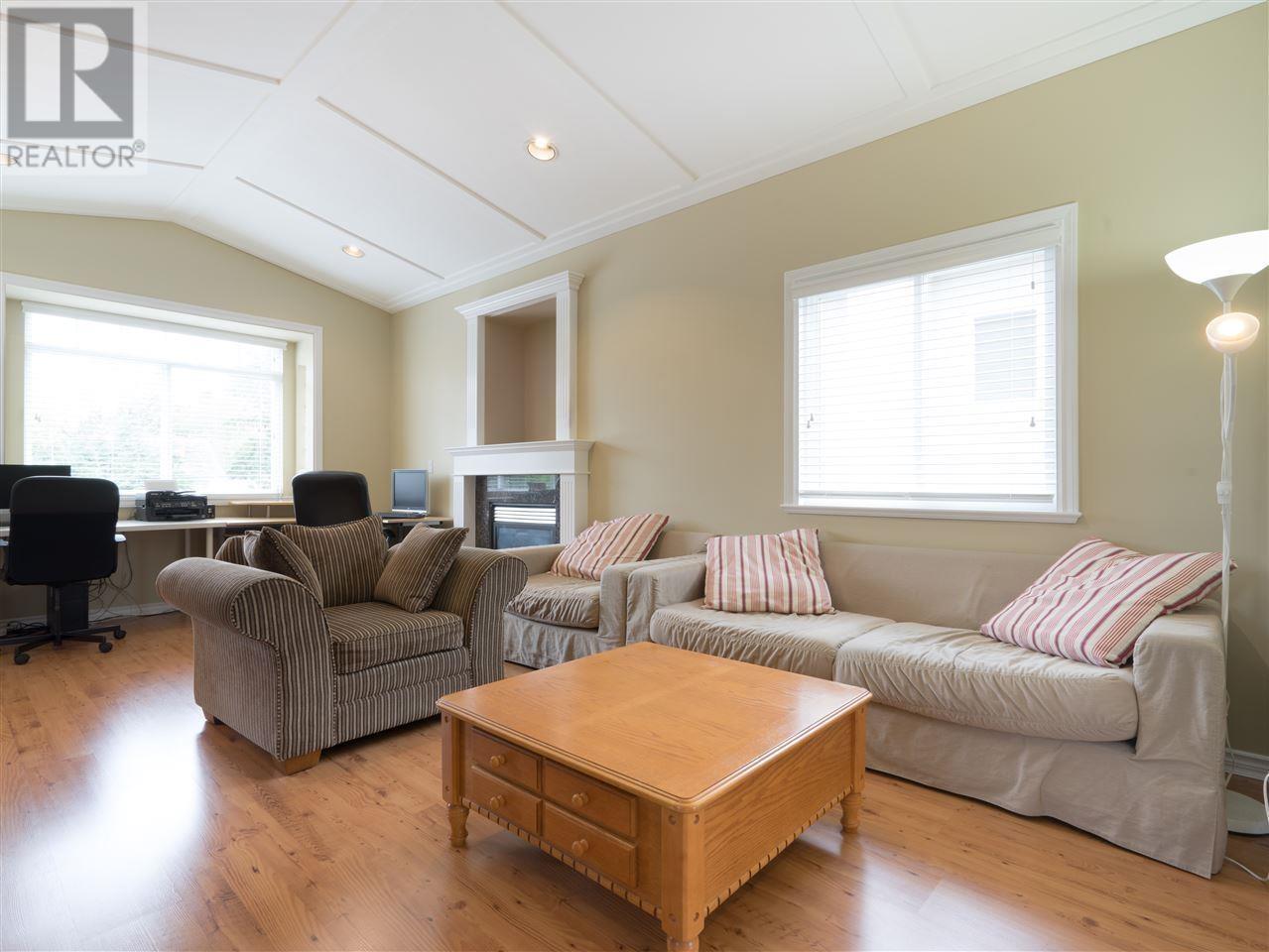 2052 WESTVIEW DRIVE, North Vancouver