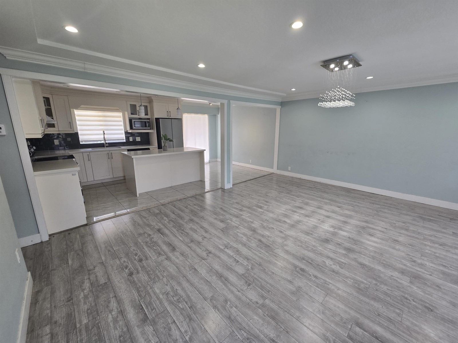 Photo 2 of 11352 Glen Avon Drive, Surrey BC