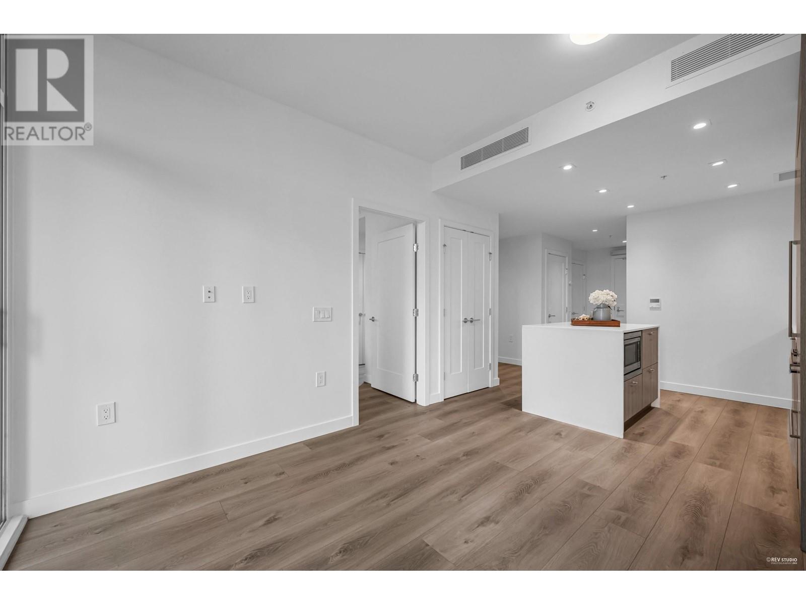 Photo 11 of 602 2288 Alpha Avenue, Burnaby BC