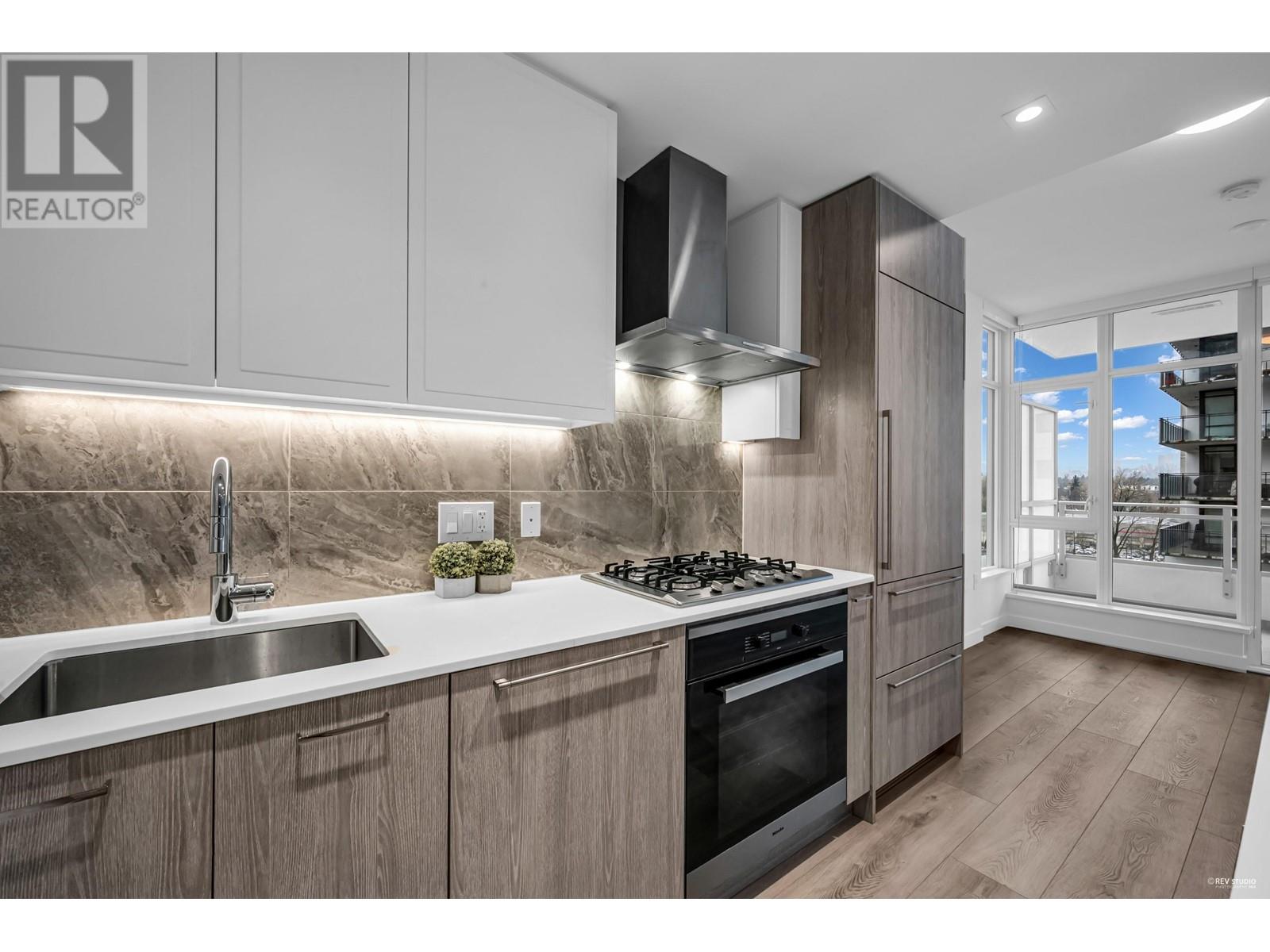 Photo 6 of 602 2288 Alpha Avenue, Burnaby BC
